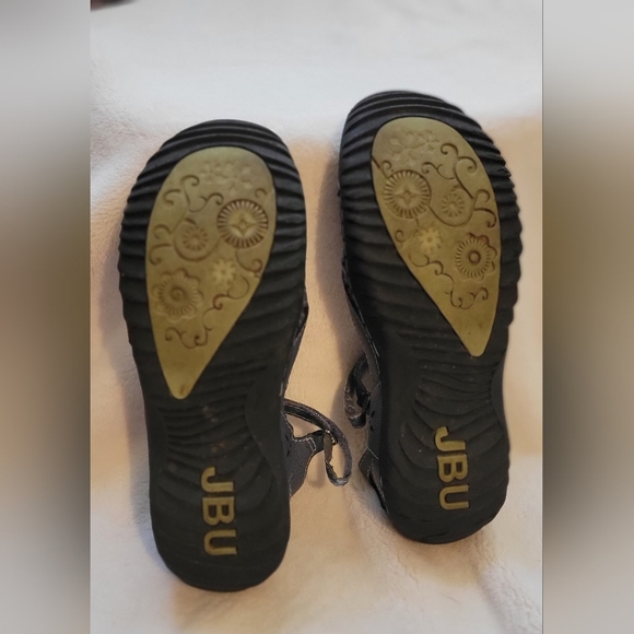 JBU Womens Blue Leather Slippers with Elegant Flower Cutout Design. Size 7.5 - Picture 2 of 5